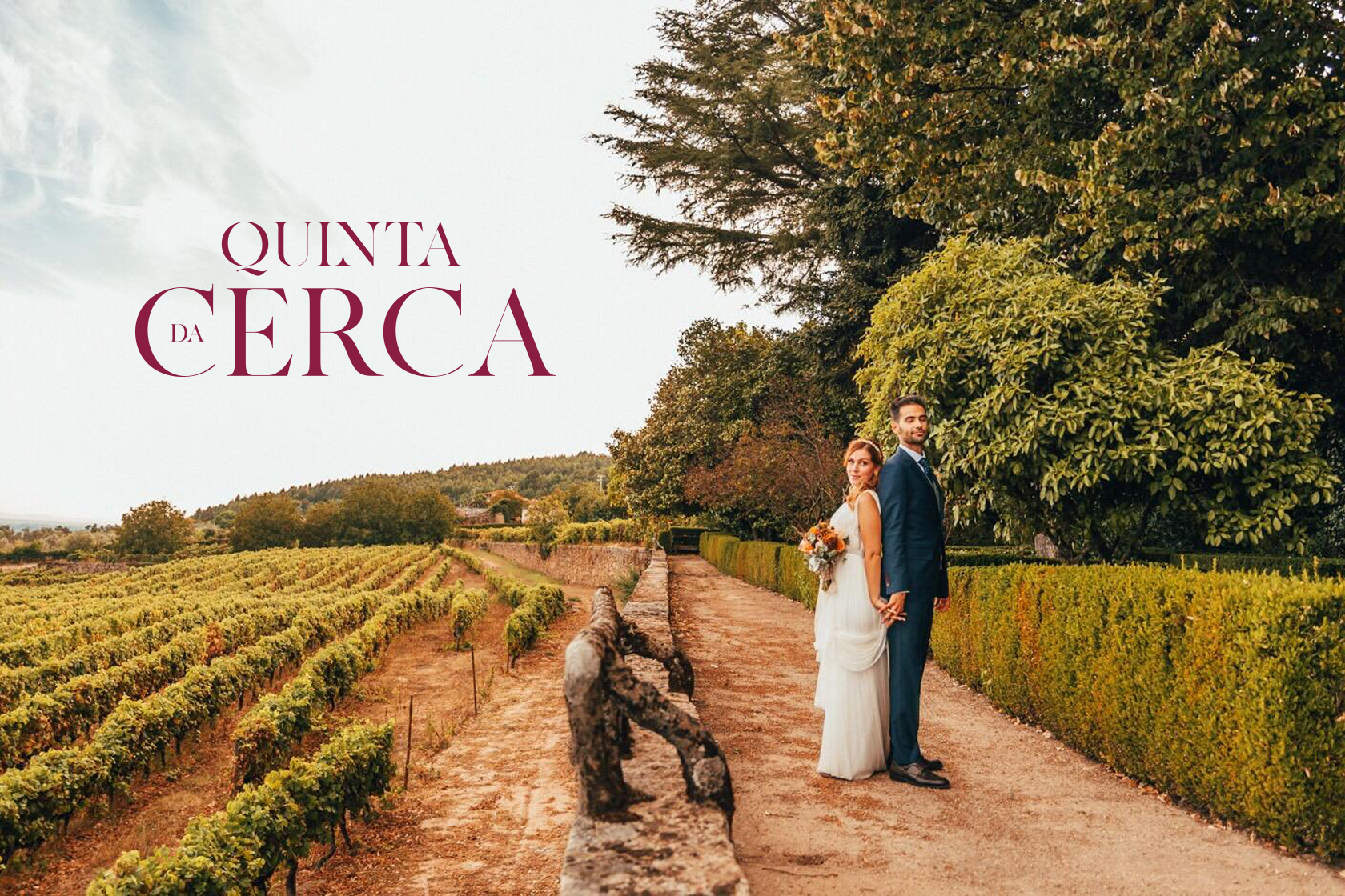 Fotografia de noivos, na Quinta da Cerca, com o logótipo criado pela empresa Marketing Home.